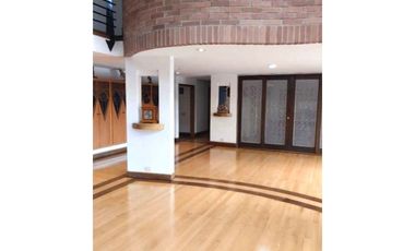 Venta Casa en El Poblado,  840 mts,  unidad cerrada