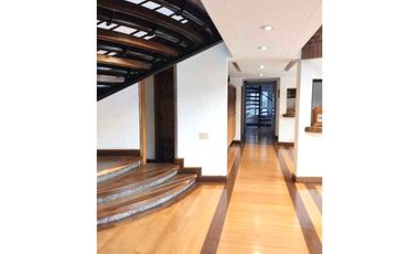 Venta Casa en El Poblado,  840 mts,  unidad cerrada