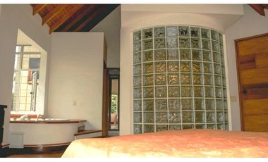 Venta Casa en El Poblado,  840 mts,  unidad cerrada
