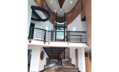 Venta Casa en El Poblado,  840 mts,  unidad cerrada