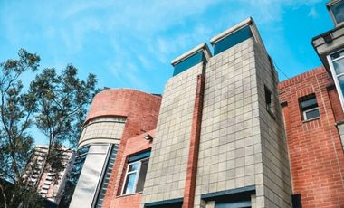 Venta Casa en El Poblado,  840 mts,  unidad cerrada