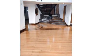 Venta Casa en El Poblado,  840 mts,  unidad cerrada