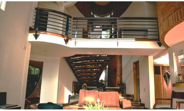 Venta Casa en El Poblado,  840 mts,  unidad cerrada