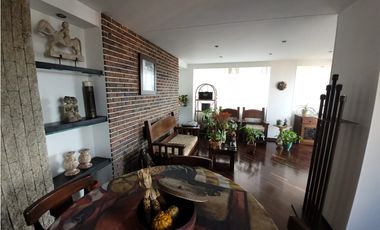 VENTA  AMPLIO APARTAMENTO UNIDAD COMPLETA LOMA LOS BERNAL PARTE BAJA