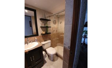 VENTA  AMPLIO APARTAMENTO UNIDAD COMPLETA LOMA LOS BERNAL PARTE BAJA