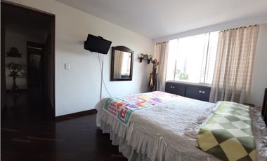 VENTA  AMPLIO APARTAMENTO UNIDAD COMPLETA LOMA LOS BERNAL PARTE BAJA