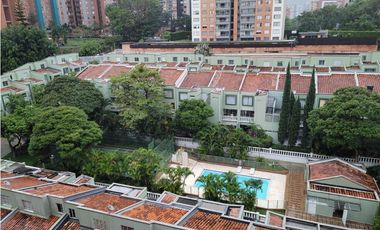 VENTA  AMPLIO APARTAMENTO UNIDAD COMPLETA LOMA LOS BERNAL PARTE BAJA