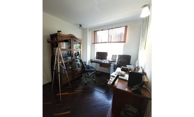 VENTA  AMPLIO APARTAMENTO UNIDAD COMPLETA LOMA LOS BERNAL PARTE BAJA
