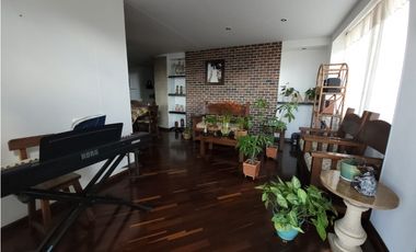 VENTA  AMPLIO APARTAMENTO UNIDAD COMPLETA LOMA LOS BERNAL PARTE BAJA