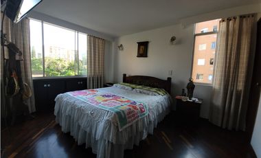 VENTA  AMPLIO APARTAMENTO UNIDAD COMPLETA LOMA LOS BERNAL PARTE BAJA