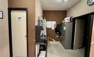 Local con oficinas. Sector Santiago Troncoso, Juárez Chih.