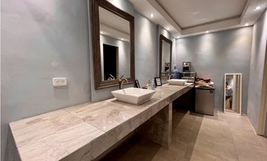 Local con oficinas. Sector Santiago Troncoso, Juárez Chih.