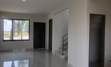 CASA EN VENTA VILLAS DEL CAMPO MOD. CORCEGA