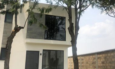 CASA EN VENTA VILLAS DEL CAMPO MOD. CORCEGA