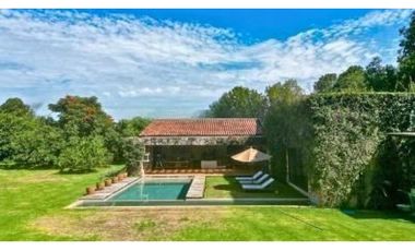 RANCHO CON HUERTA DE AGUACATE
