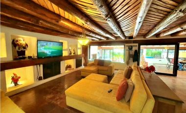 CASA EN VENTA,  AVNDARO.