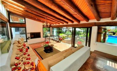 CASA EN VENTA,  AVNDARO.