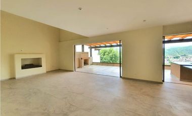 CASA EN VENTA, VALLE DE BRAVO.