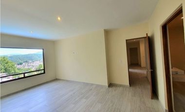 CASA EN VENTA, VALLE DE BRAVO.