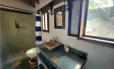 CASA EN VENTA EN AVNDARO