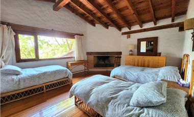 CASA EN VENTA EN AVNDARO