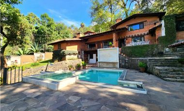 CASA EN VENTA EN AVNDARO