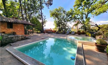 CASA EN VENTA EN AVNDARO