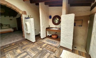 CASA EN VENTA EN AVNDARO