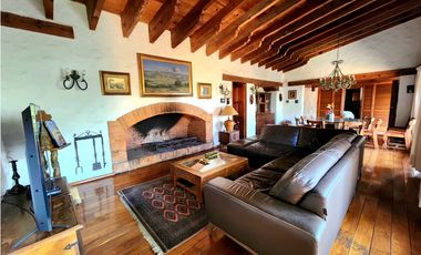 CASA EN VENTA EN AVNDARO