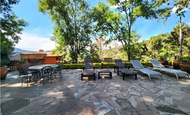 CASA EN VENTA EN AVNDARO