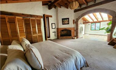 CASA EN VENTA EN AVNDARO