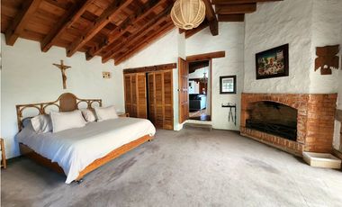 CASA EN VENTA EN AVNDARO