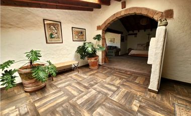 CASA EN VENTA EN AVNDARO