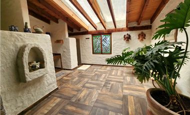 CASA EN VENTA EN AVNDARO