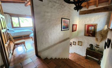 CASA EN VENTA EN AVNDARO