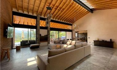 CASA EN RENTA EN CERRO COLORADO