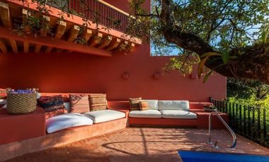 CASA EN VENTA EN VALLE DE BRAVO