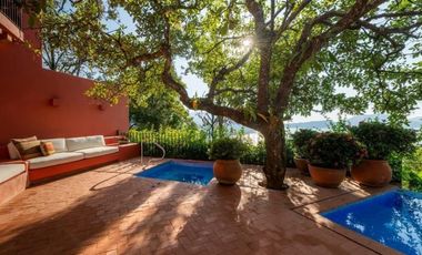 CASA EN VENTA EN VALLE DE BRAVO