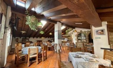VENTA DE LOCAL COMERCIAL EN AVNDARO