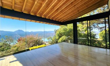 CASA EN VENTA CON VISTA AL LAGO EN VALLE DE BRAVO