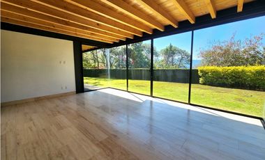 CASA EN VENTA CON VISTA AL LAGO EN VALLE DE BRAVO