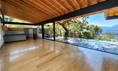 CASA EN VENTA CON VISTA AL LAGO EN VALLE DE BRAVO
