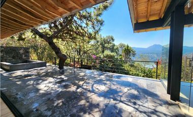 CASA EN VENTA CON VISTA AL LAGO EN VALLE DE BRAVO