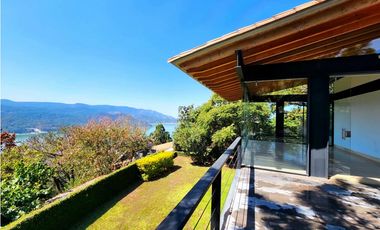 CASA EN VENTA CON VISTA AL LAGO EN VALLE DE BRAVO