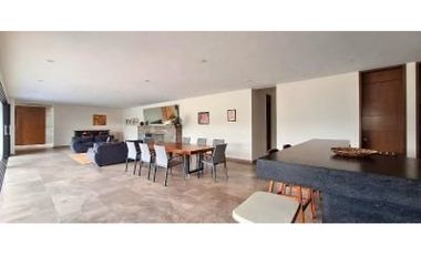 Casa en Venta con Preciosa vista y Acceso al Lago en Valle de Bravo.