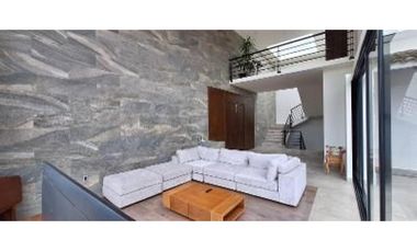 Casa en Venta con Preciosa vista y Acceso al Lago en Valle de Bravo.