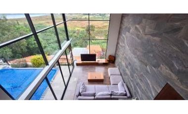 Casa en Venta con Preciosa vista y Acceso al Lago en Valle de Bravo.