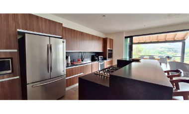 Casa en Venta con Preciosa vista y Acceso al Lago en Valle de Bravo.