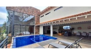 Casa en Venta con Preciosa vista y Acceso al Lago en Valle de Bravo.