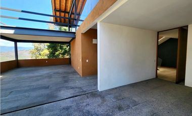 Moderna Casa en Renta con Vista al Lago en Valle de Bravo